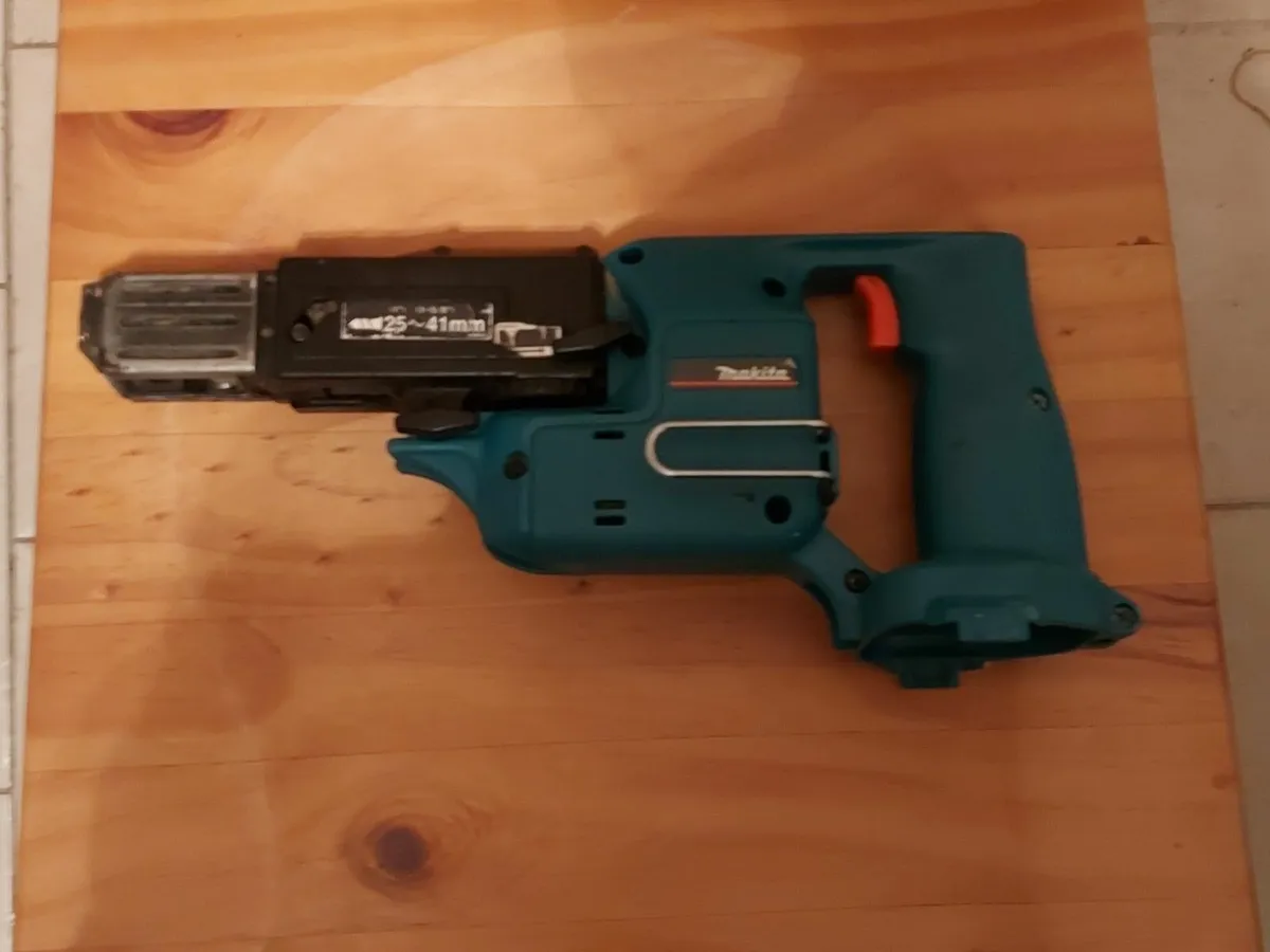 Makita 6835D Cordless Screw Gun Charger & Battery - Image 1