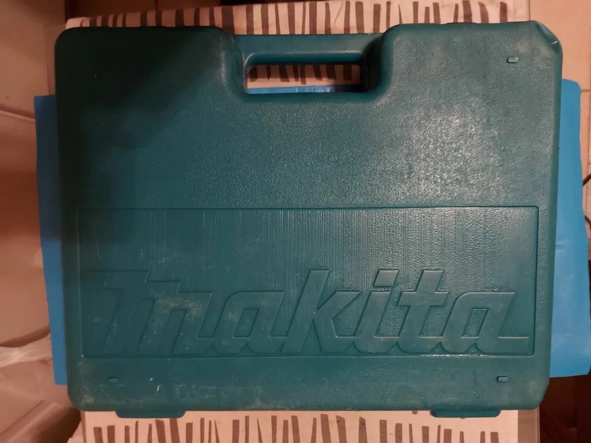 Makita 6835D Cordless Screw Gun Charger & Battery - Image 2