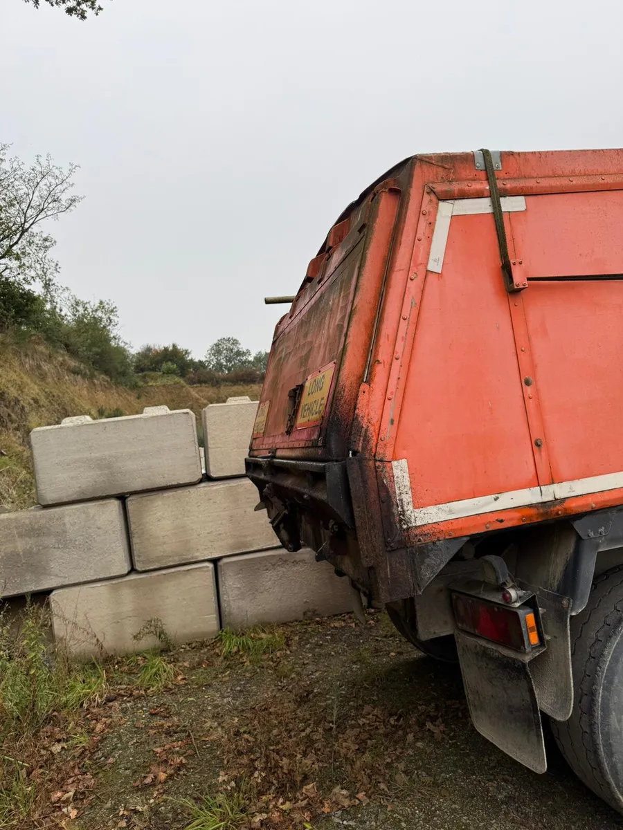 2015 Wilcox Tipping Trailer - Image 3