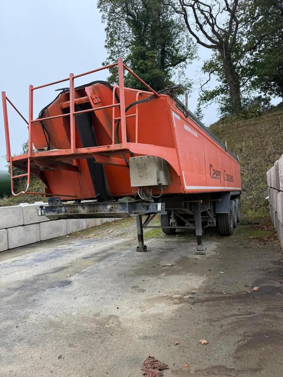 2015 Wilcox Tipping Trailer - Image 1