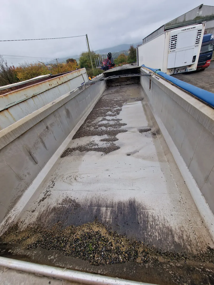 2006 Dennison Bulk Tipping Trailer - Image 3