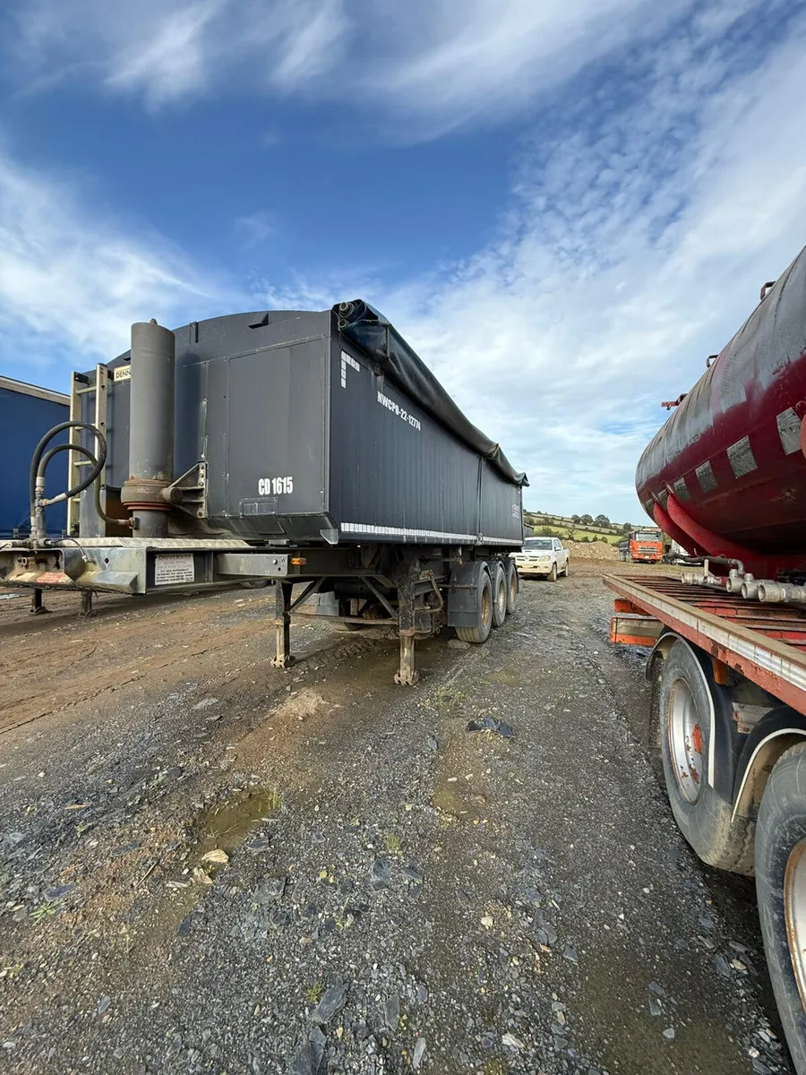 2007 Dennison Tipping Trailer - Image 2