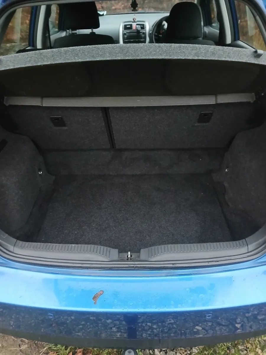 Genuine  Low Mileage  Toyota Auris 2010 - Image 3