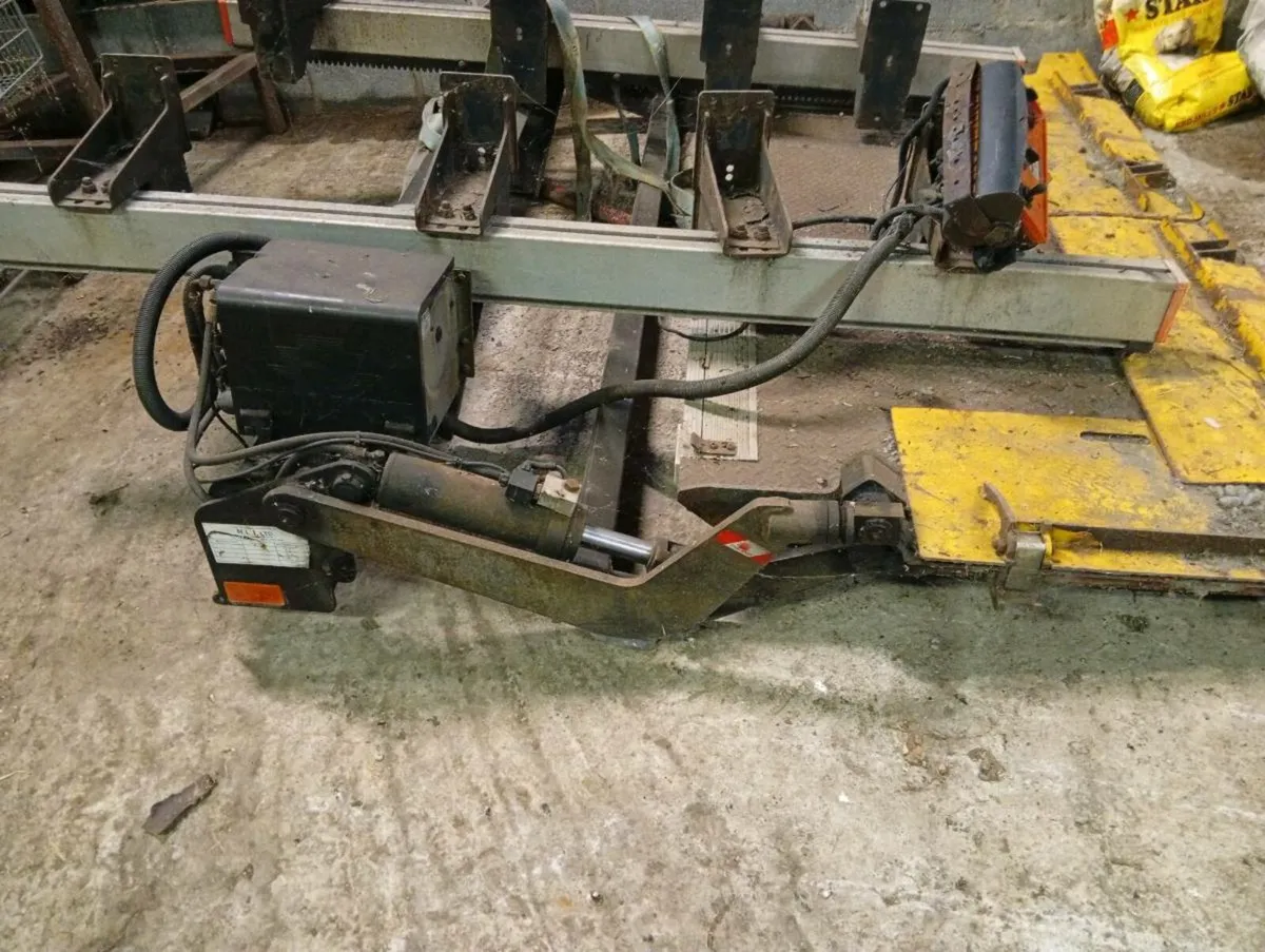 Tail lift 18 ton Daft truck - Image 1