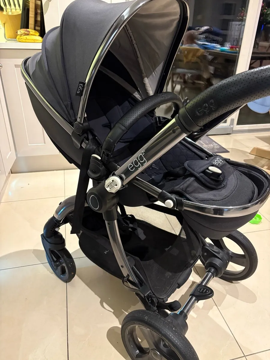 Egg 2 bassinet stroller and buggy board - Image 1