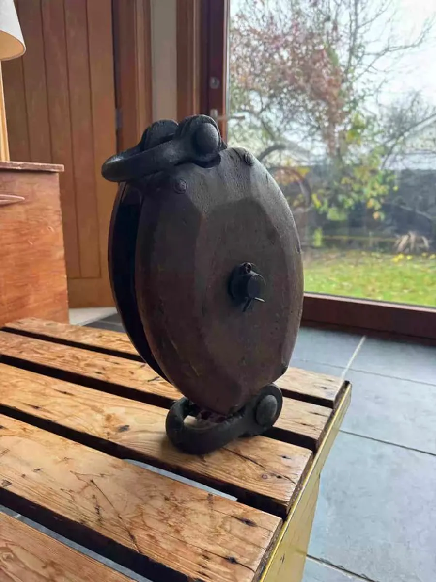 French Antique maritime ship pulley - Image 1