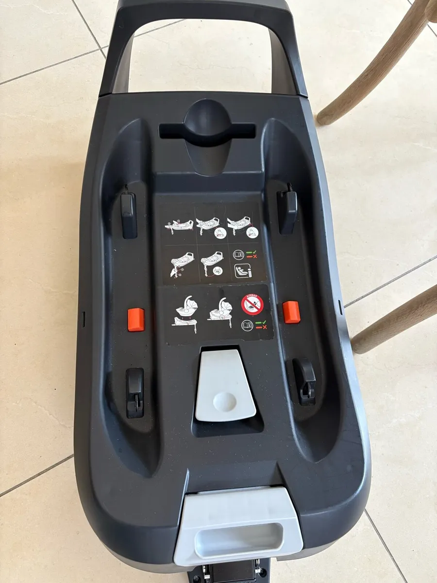 Infant car seat and isofix base (Egg 2 navy) - Image 3