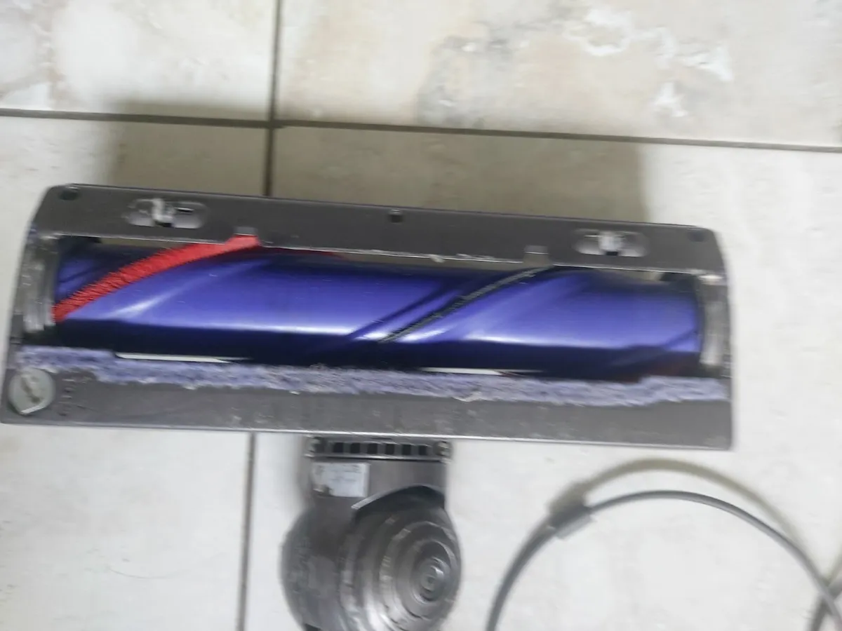 Dyson V6 Absolute (Weak battery) - Image 2