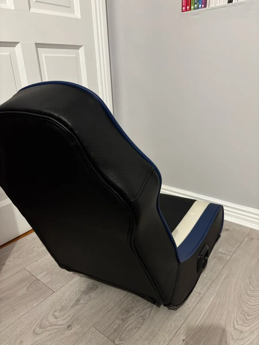 Nearly new Kids Gaming Chair - Image 4
