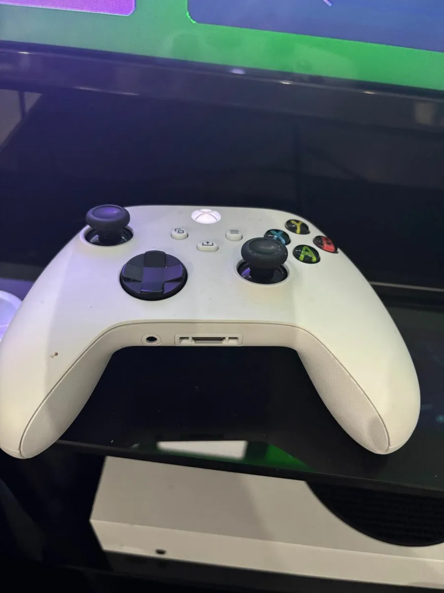 XBOX Series S - 1TB - Image 2