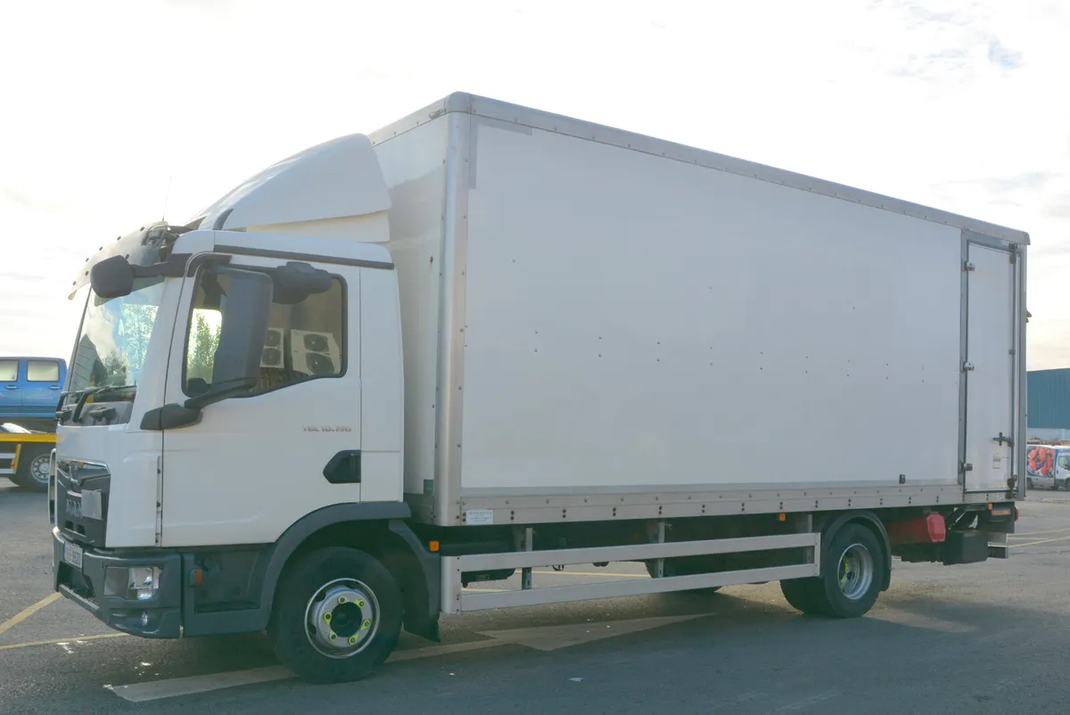 MAN TGL10 190 20' Box & 1.5T Tail Lift - Image 1