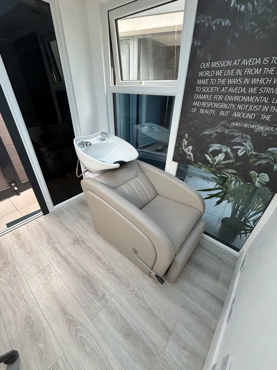 WASH BASSIN CHAIR AND SHELVES - Image 4