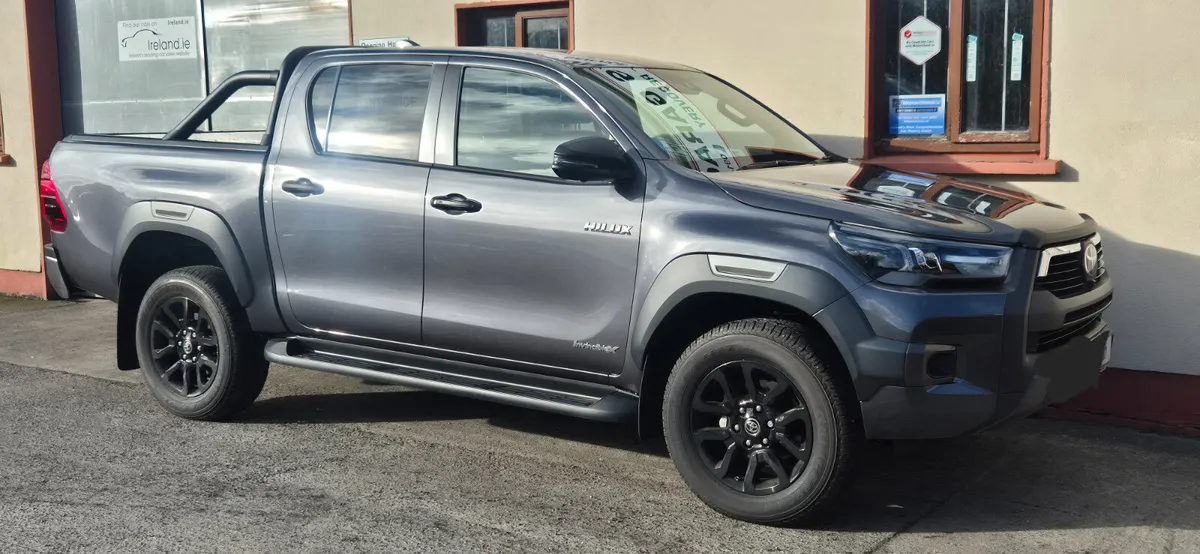 Toyota Hilux 2025 Invincible X Auto New - Image 4