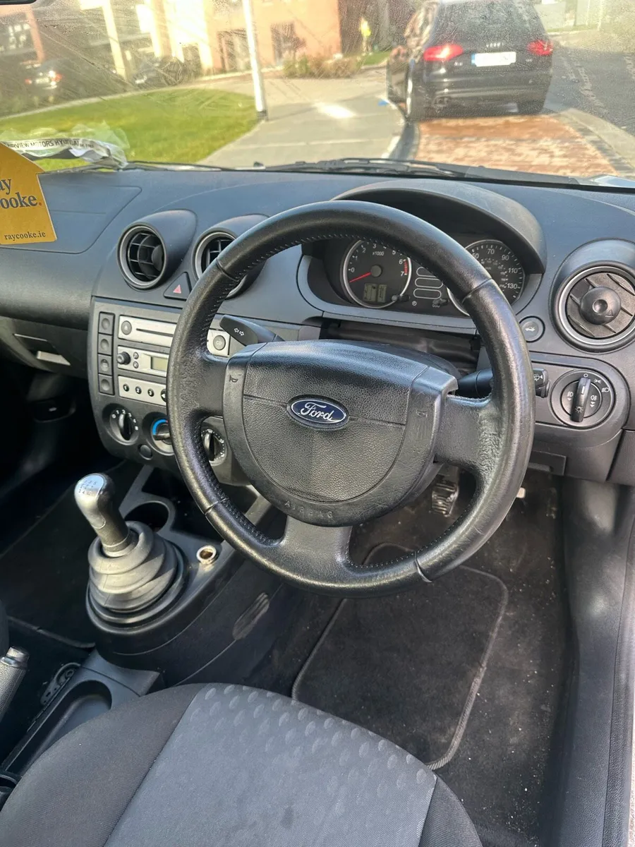 Ford Fiesta Zetec 2003 – Silver – Manual – 4 Door - Image 4