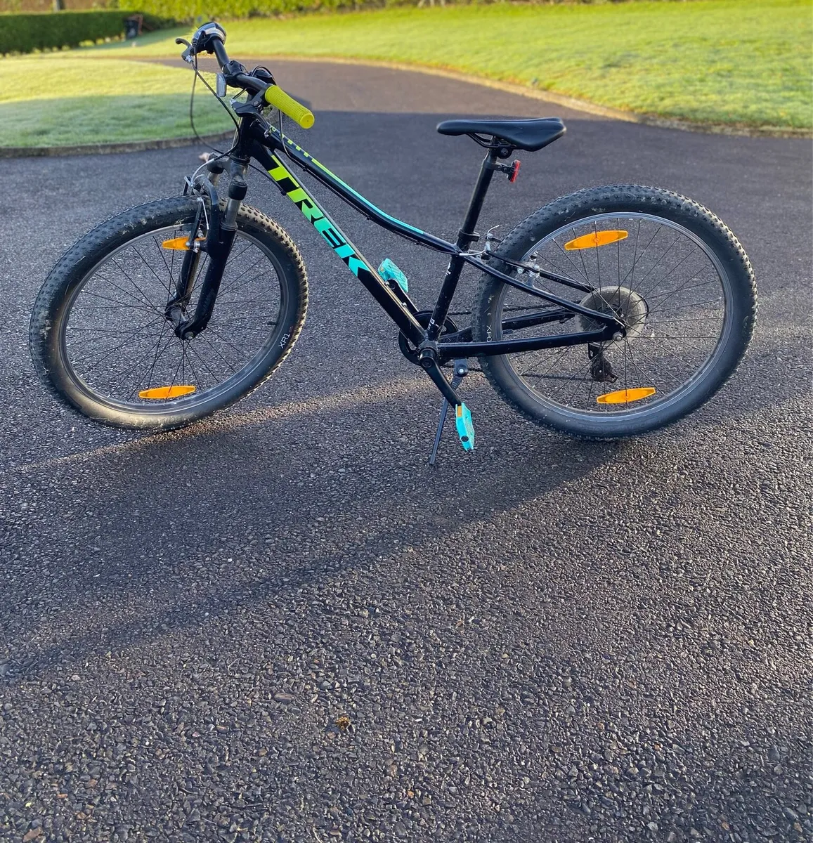 TREK Precaliber 24 Kids Bike - Image 1