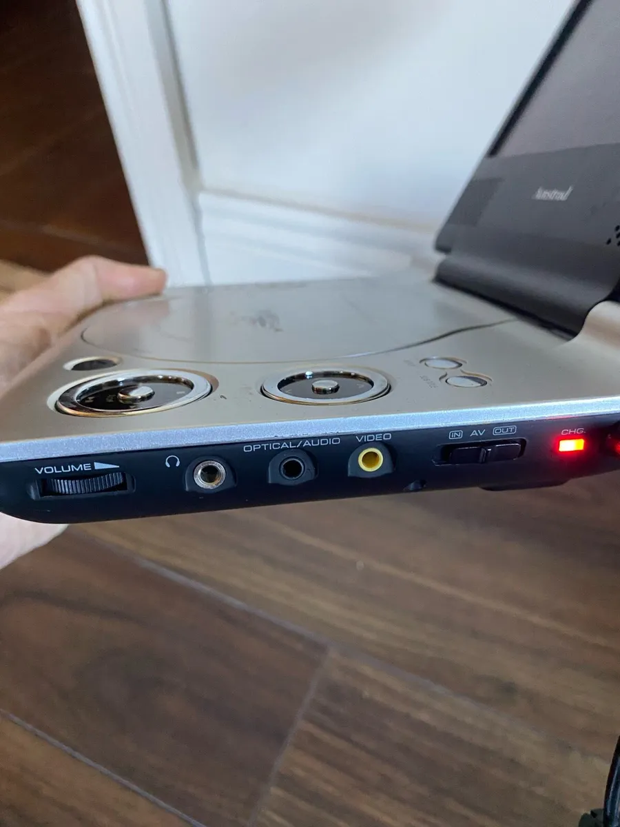 Portable DVD Player plus bag - Image 3