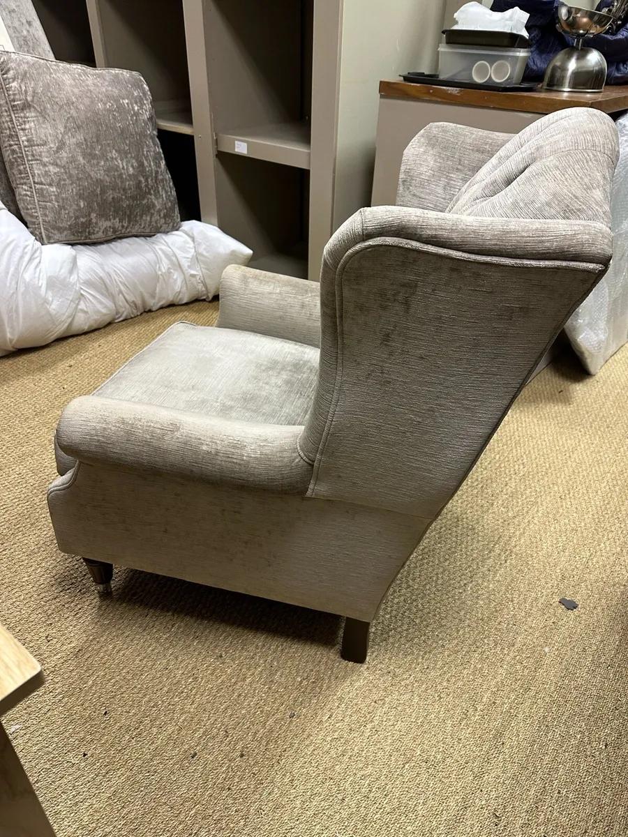 Wing Chair - Image 4