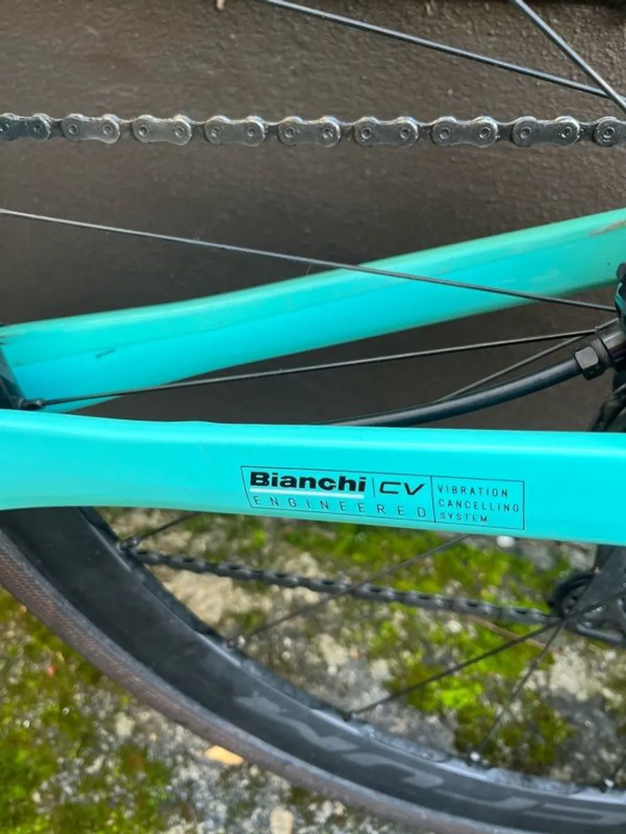 Bianchi Infinito CV Road Bike - Image 4