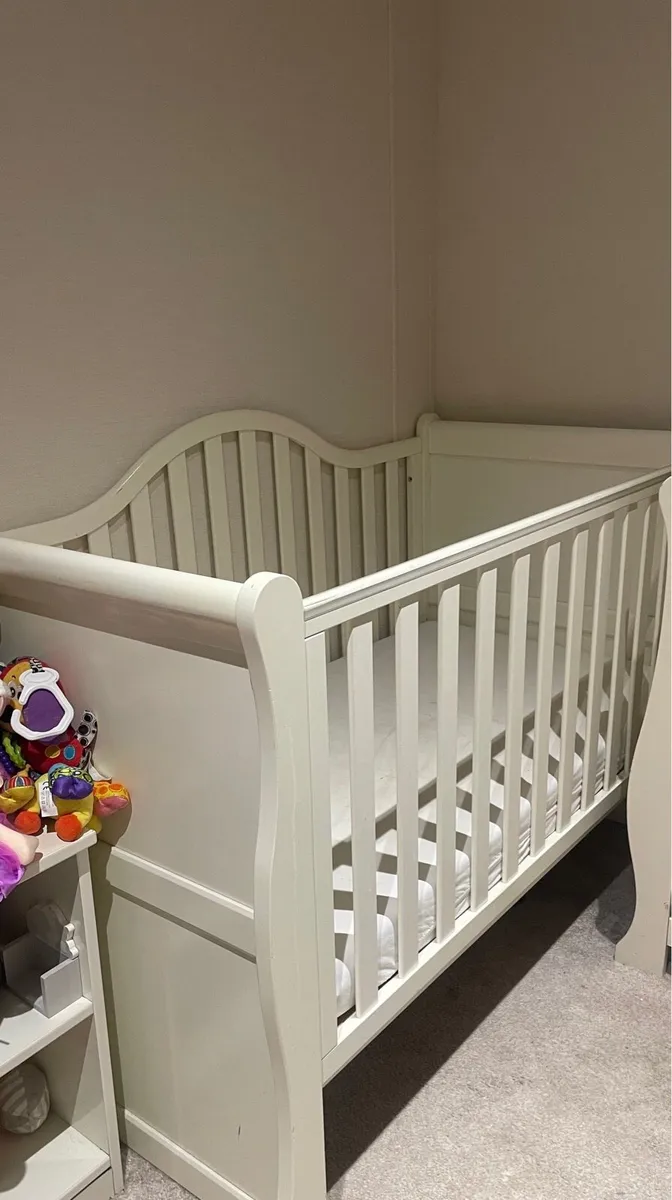 BR Baby Sleigh Cot and changing dresser - Image 1