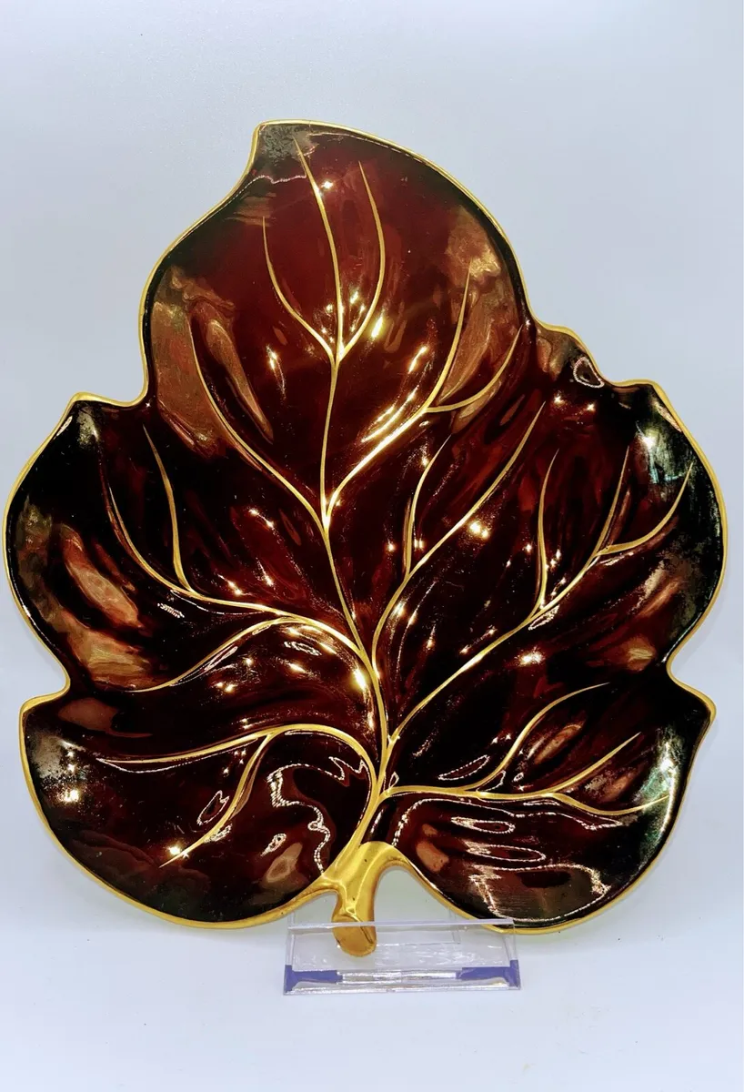 Vintage Carlton Wear leaf decor - Image 1