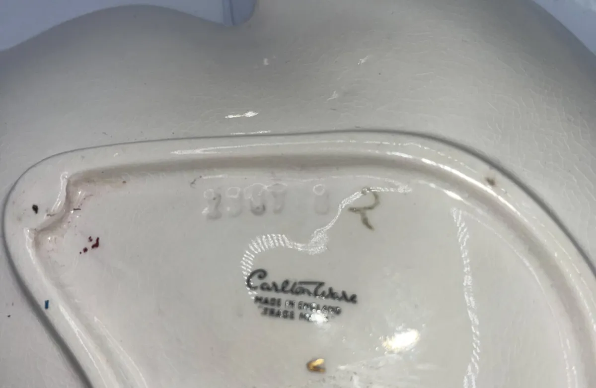 Vintage Carlton Wear leaf decor - Image 2