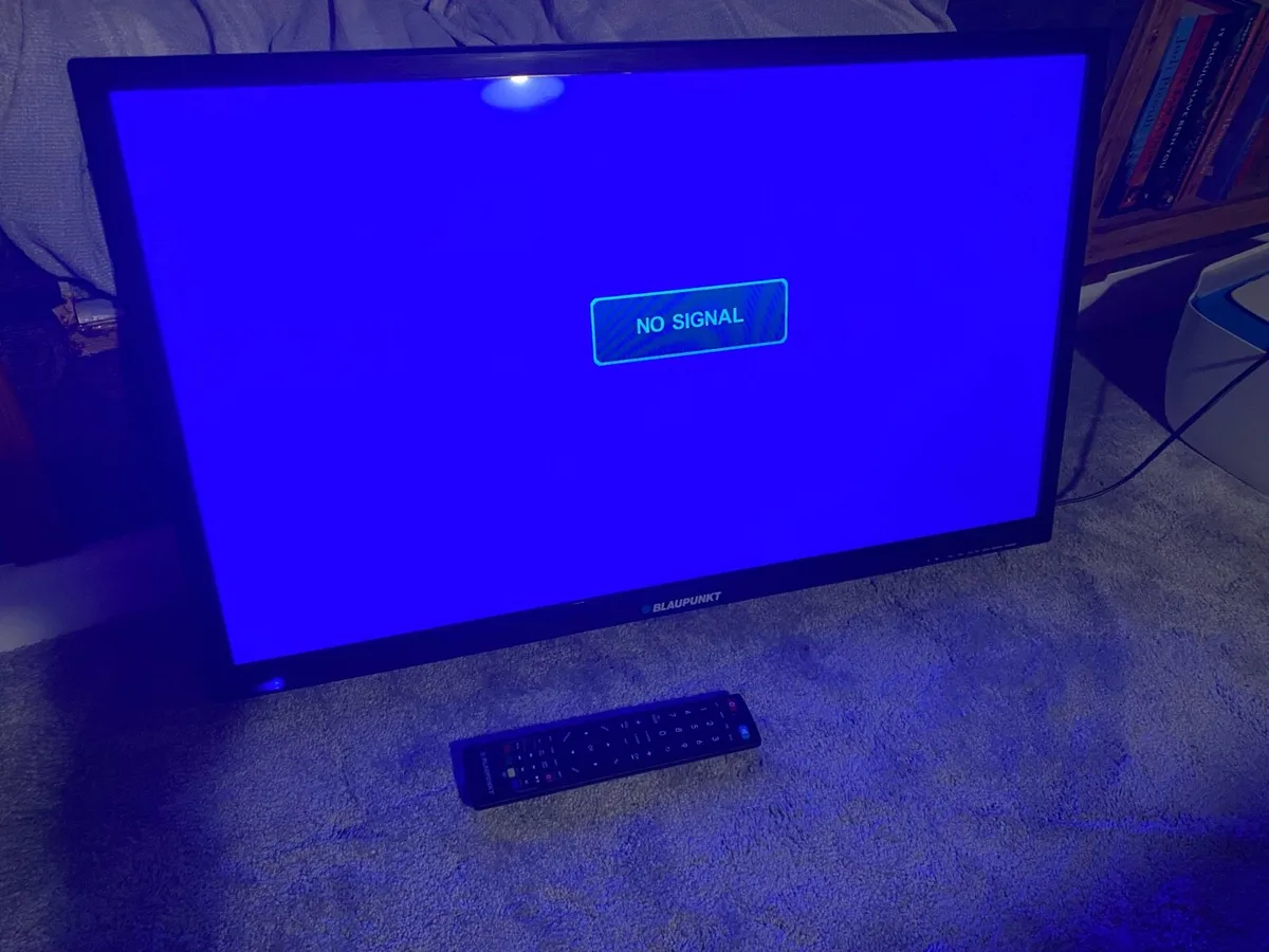 32” Smart Tv DVD player built in - Image 1