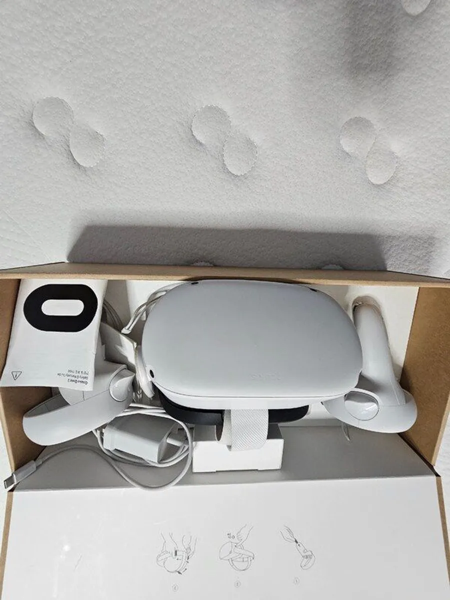 Oculus Quest2 - Image 1