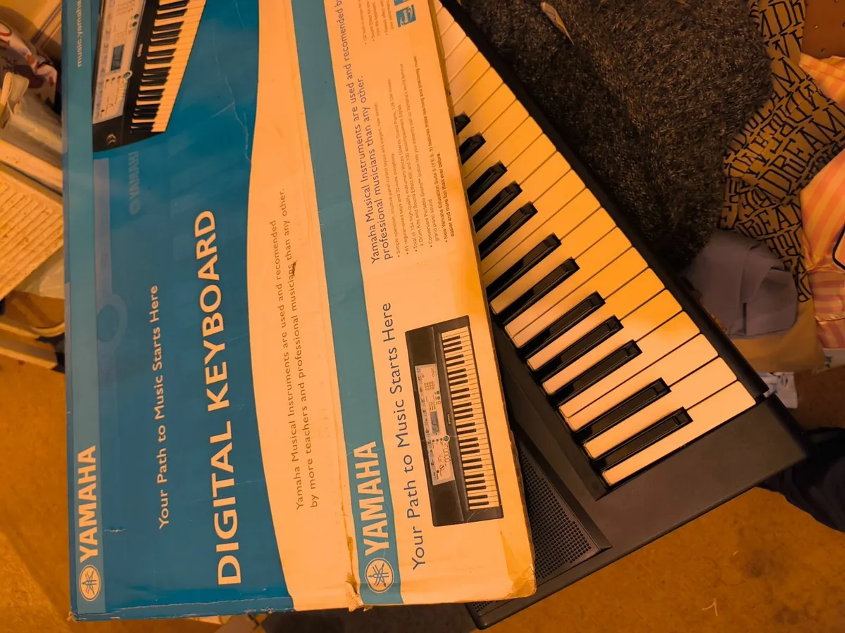Yamaha Keyboard, in Box YPT 200 - Image 2