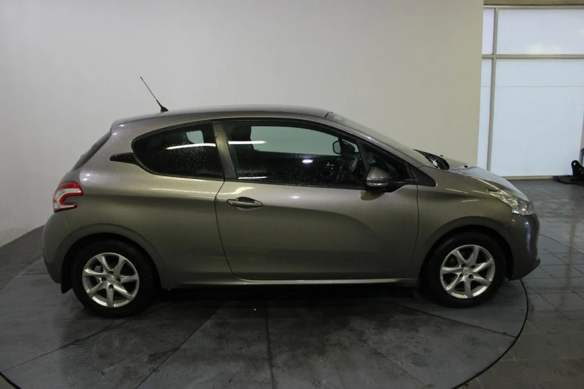 Peugeot 208 Active 1.4HDI 2DR - Image 3