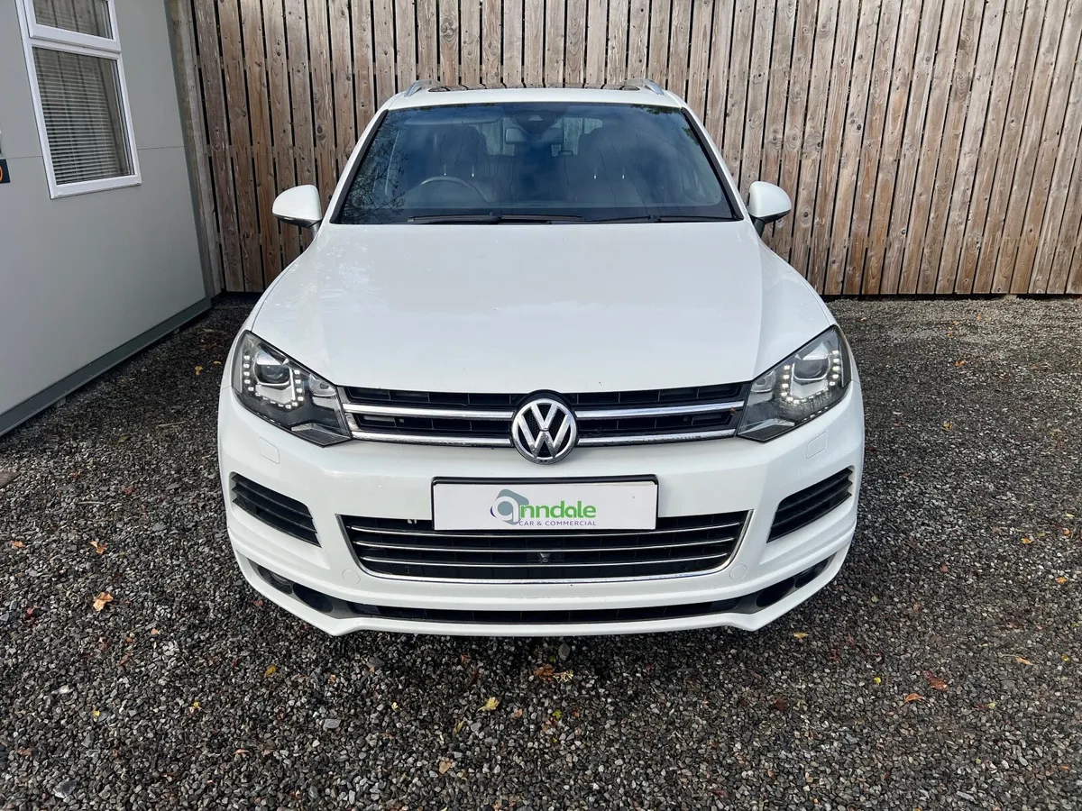 Volkswagen Touareg 3.0 V6 TDI R-Line 5DR Tip Auto - Image 2
