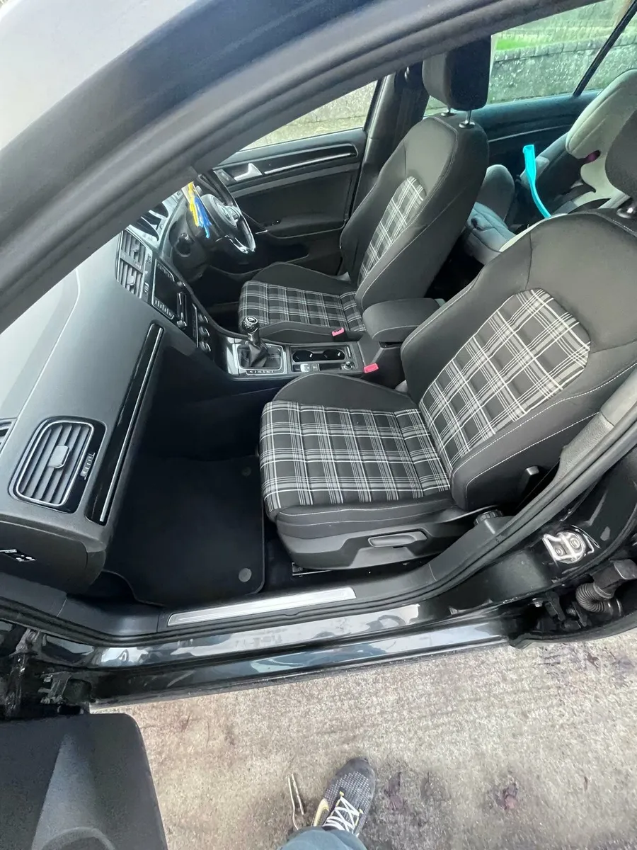 2014 Volkswagen golf GTD - Image 4