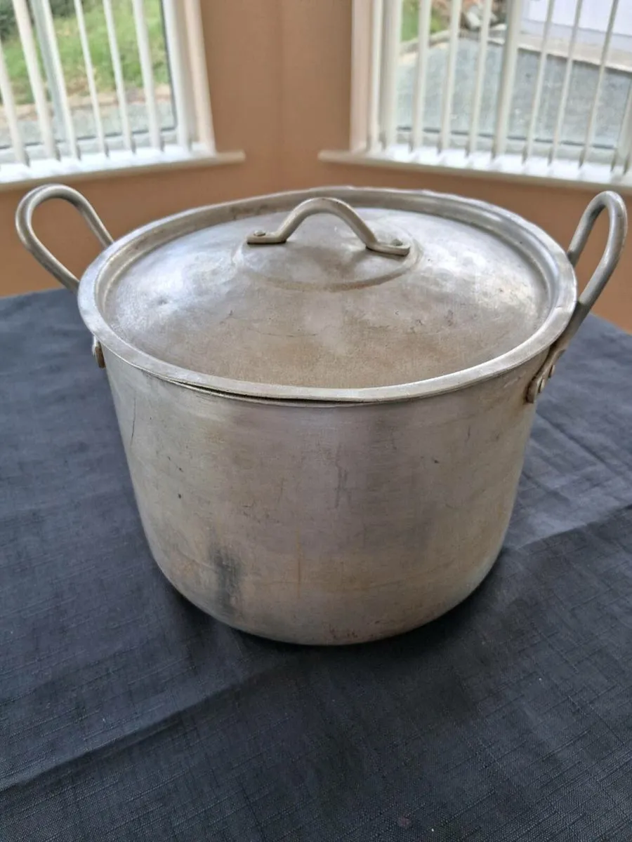 Old Type Saucepans - Image 1