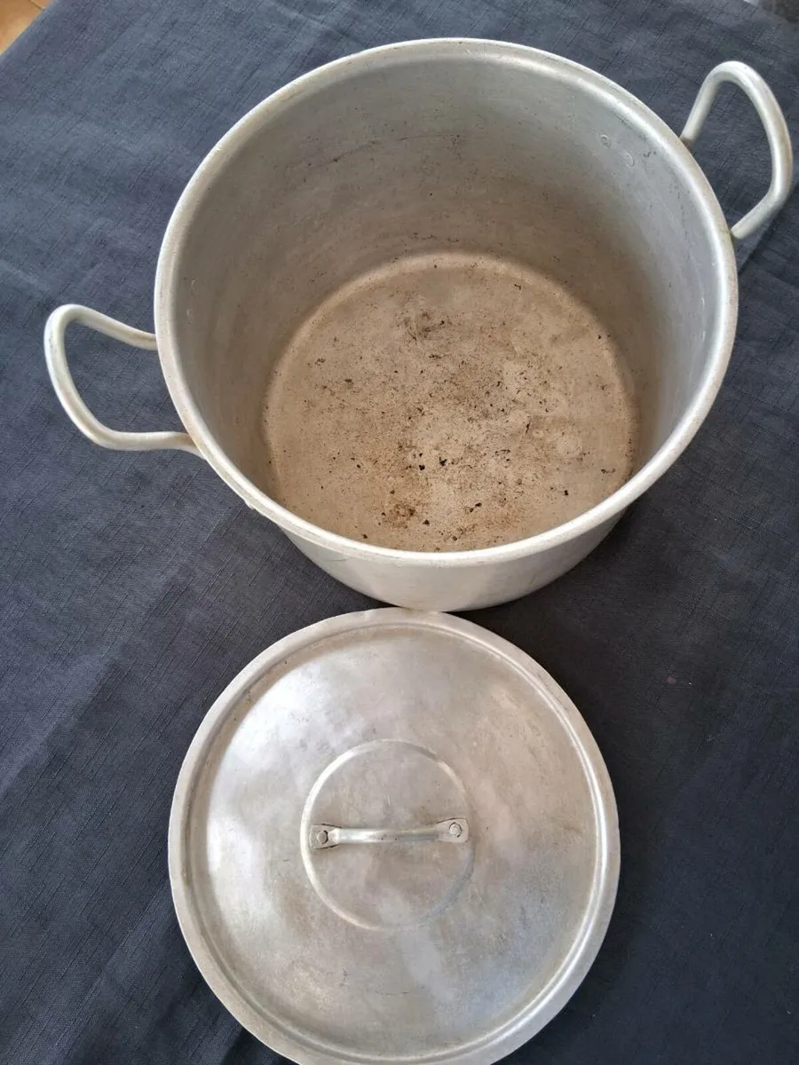 Old Type Saucepans - Image 2