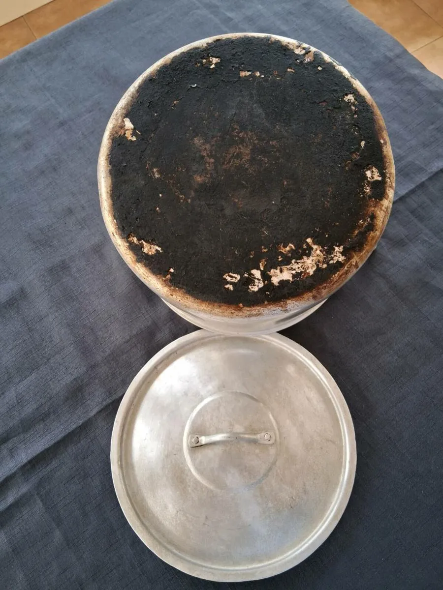 Old Type Saucepans - Image 3