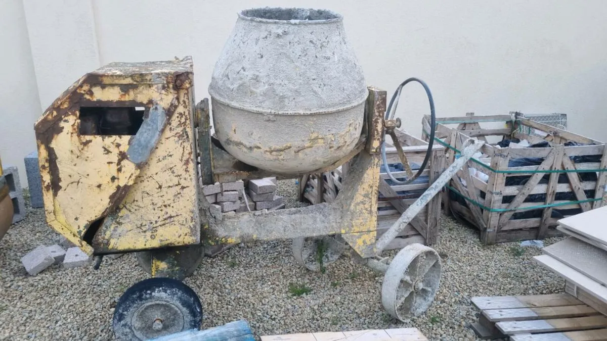 Diesel cement mixer - Image 1