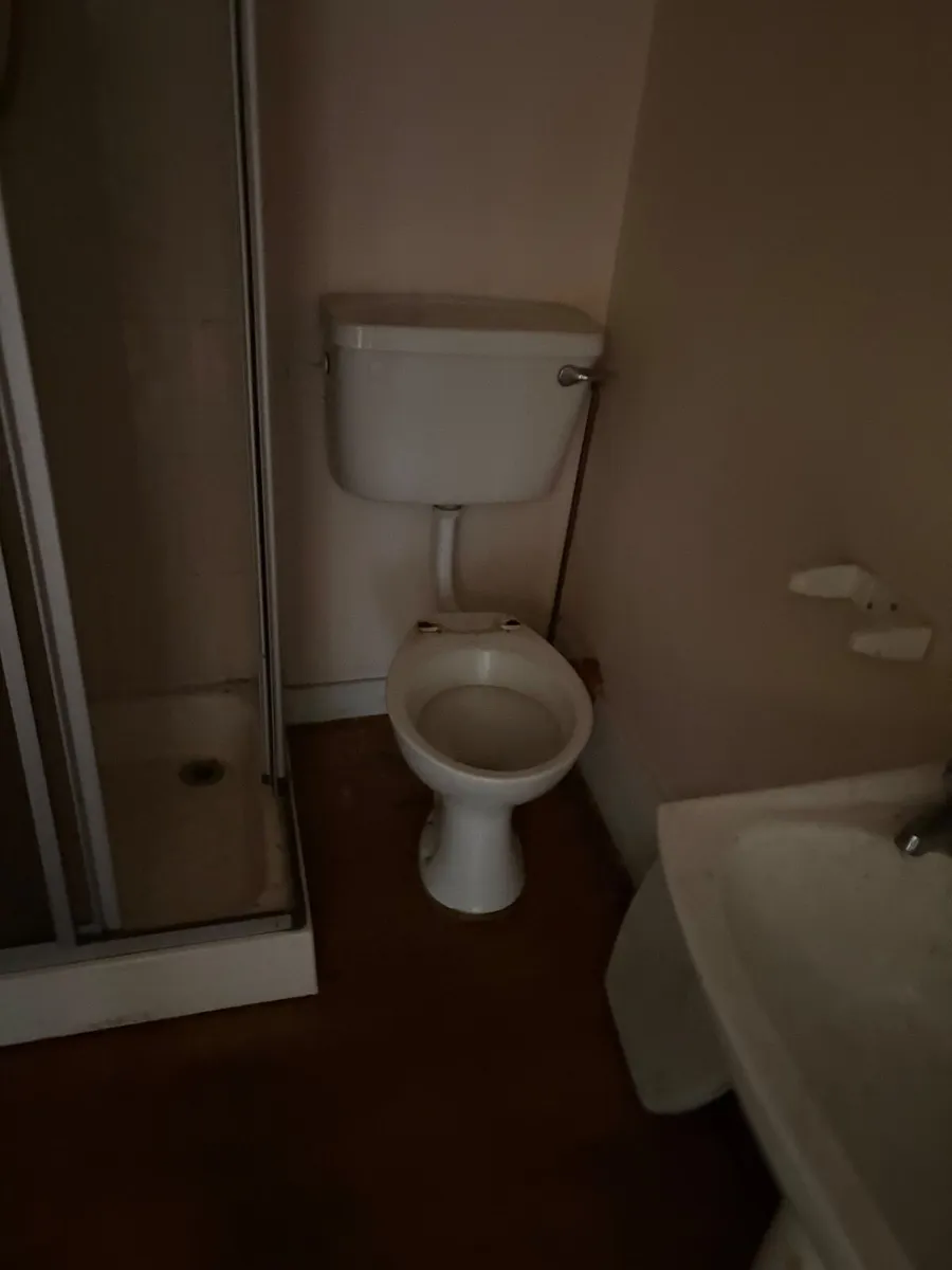 WC, Wash hand Basin and Pedestal - Image 4