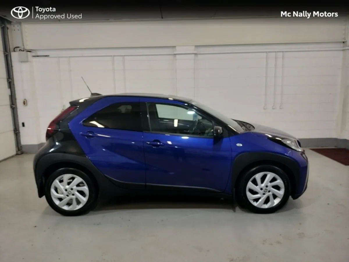 Toyota Aygo X DESIGN PETROL MANUAL LOW KMS - Image 4