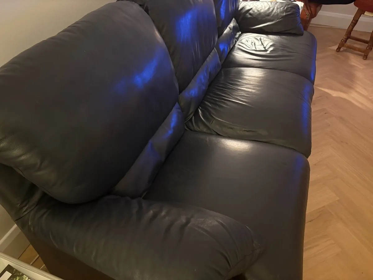 Furniture suite - Image 2