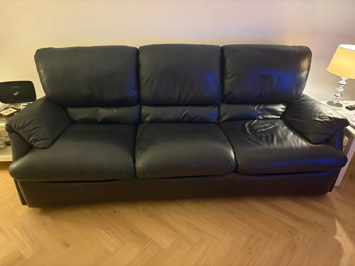 Furniture suite - Image 1