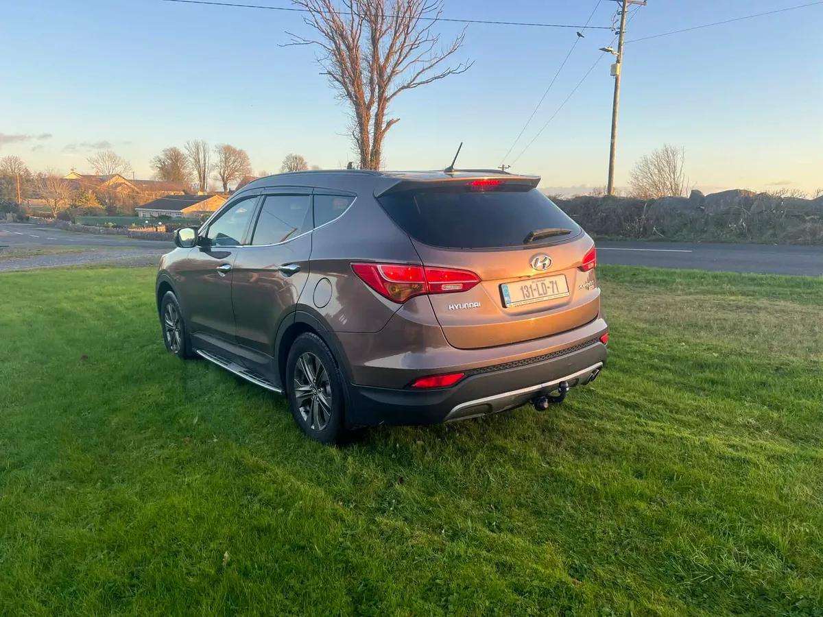 2013 Hyundai Santa Fe 7 seater low mileage - Image 4