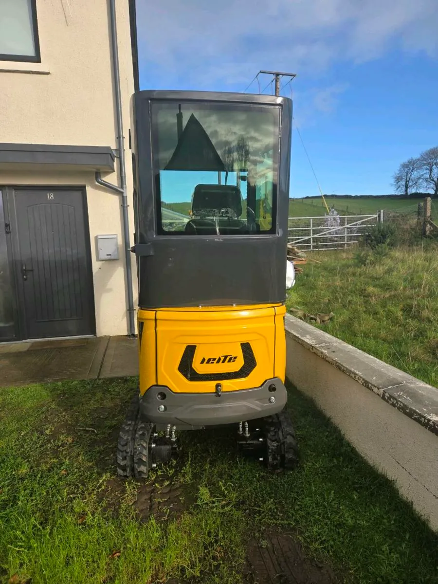 Mini digger 1.6 tone & Mini dumper 800kg for hire - Image 2