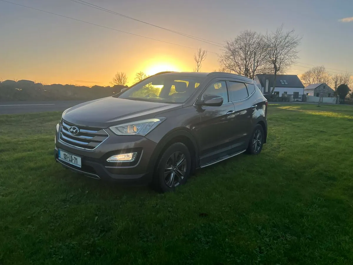 2013 Hyundai Santa Fe 7 seater low mileage - Image 2