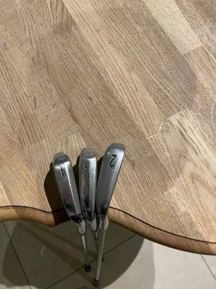 Golf clubs (irons) - Image 1