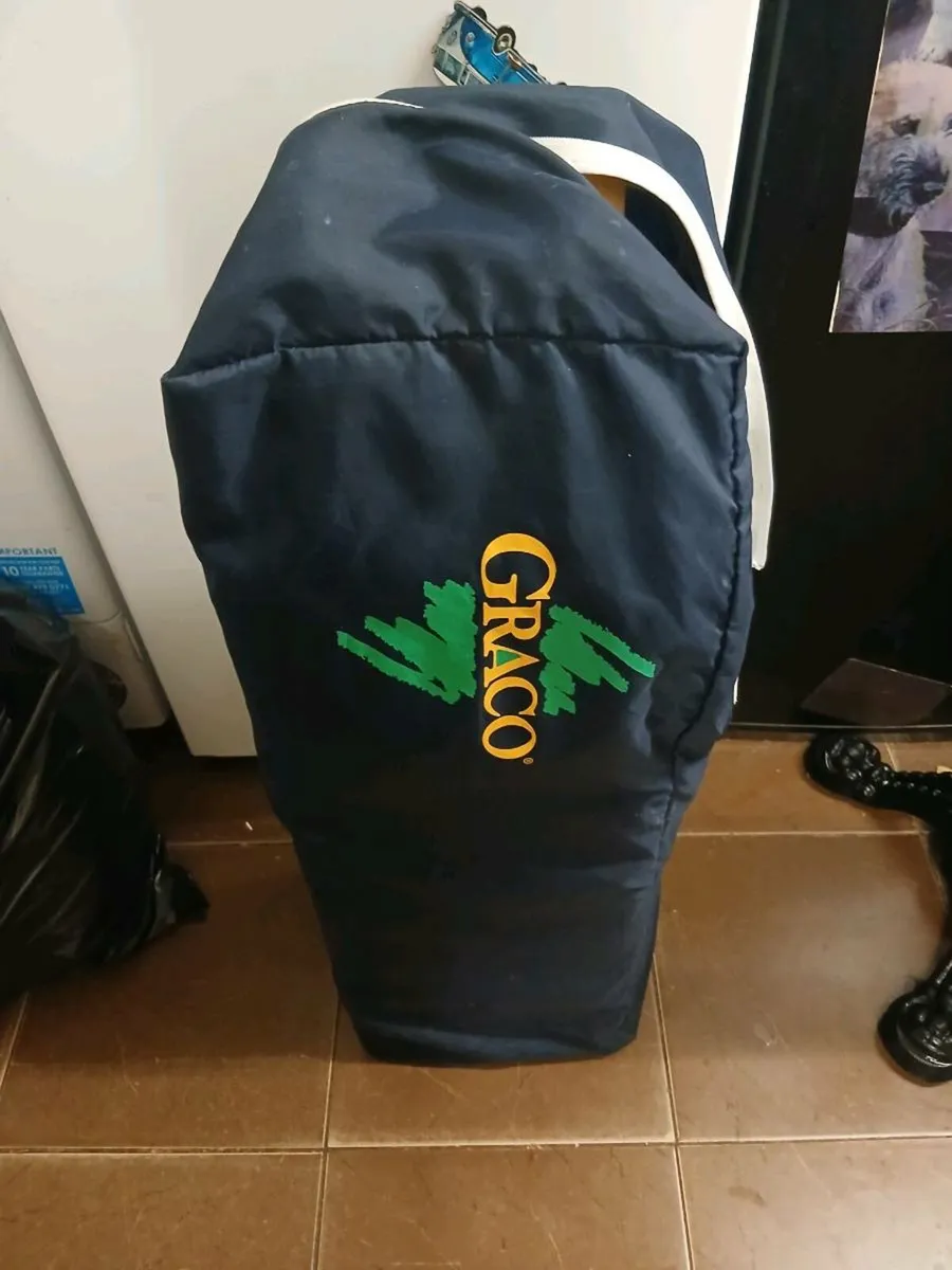 Graco travel cot/playpen - Image 1