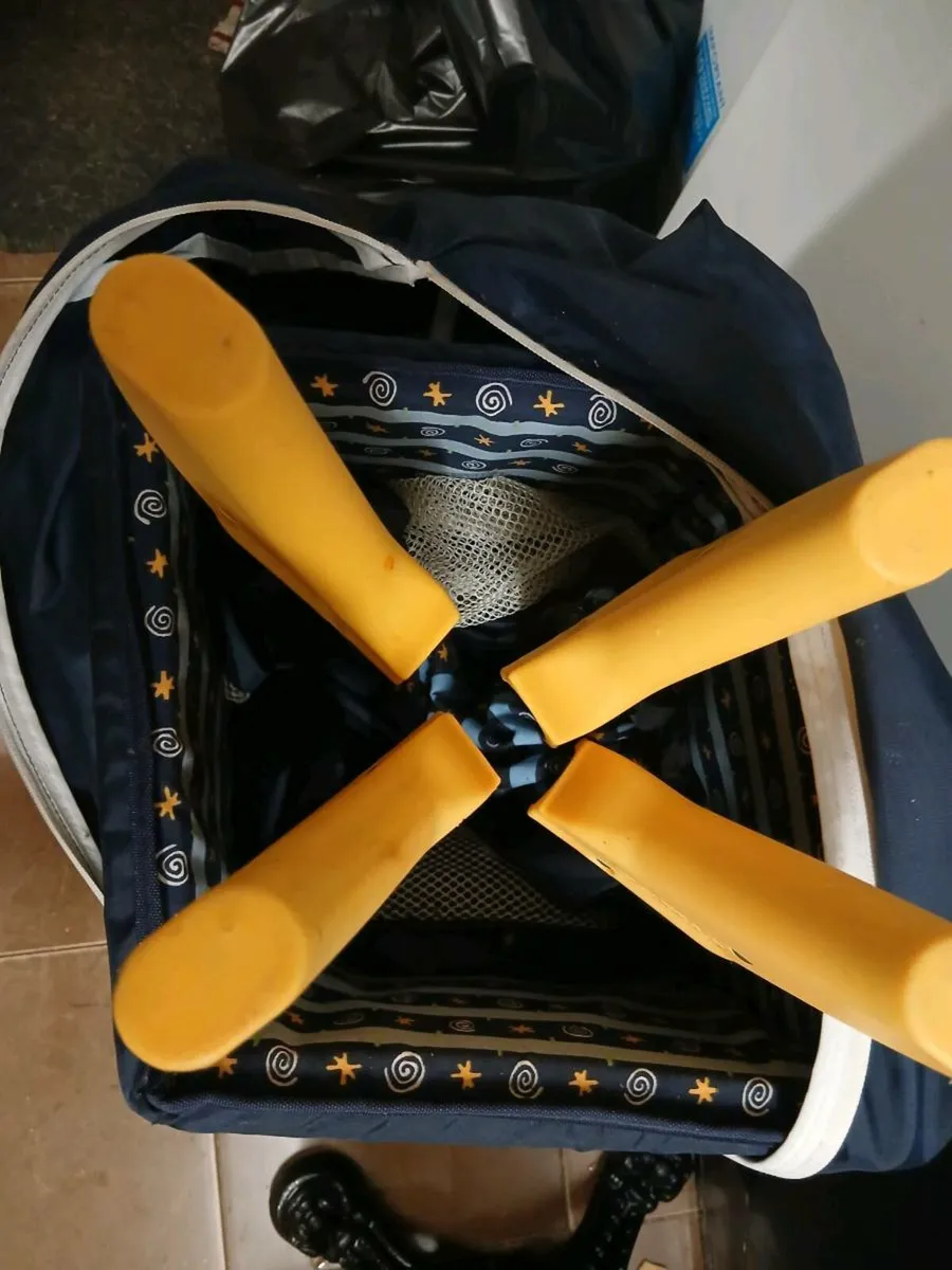 Graco travel cot/playpen - Image 2