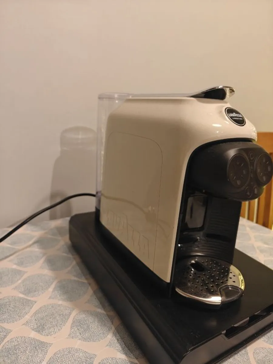 Lavazza Modo Mio Desea Coffee Pod Machine - Image 3