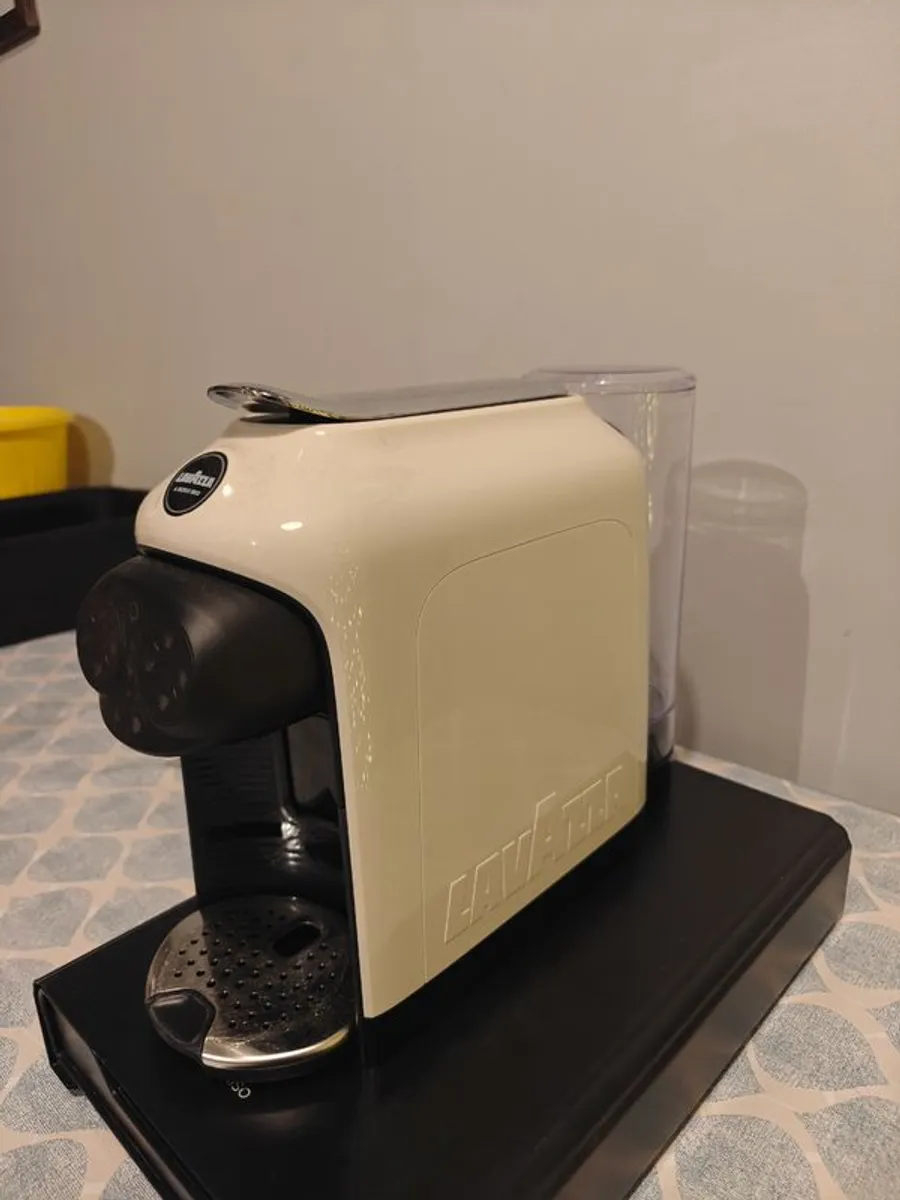 Lavazza Modo Mio Desea Coffee Pod Machine - Image 4