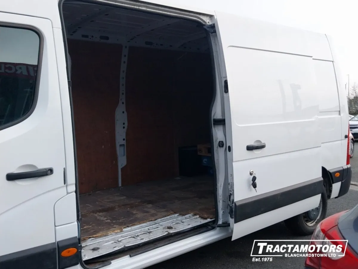 Renault Master 3T5 VAN STD FWD 130 L3H L3H2 E6 4DR - Image 4