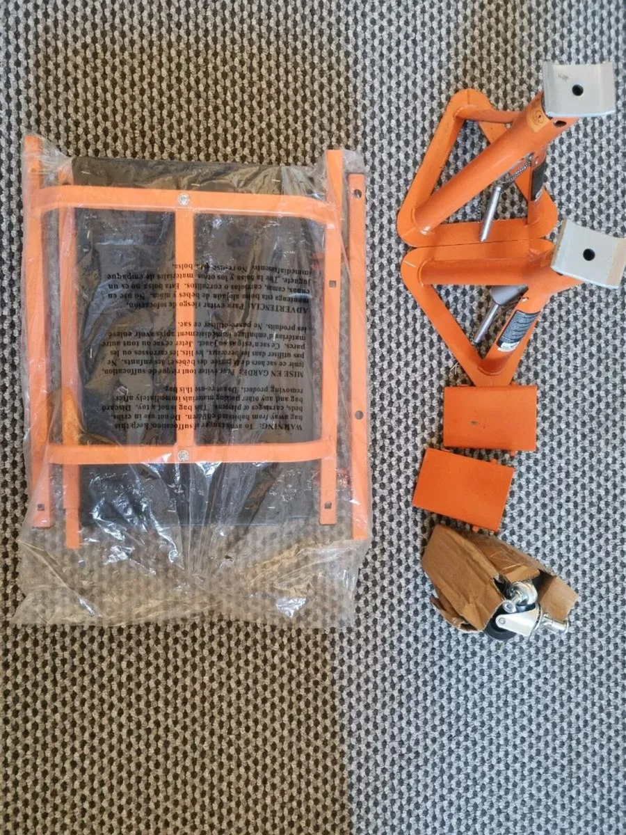 2 Tonne Axle Stands,creeper ,wheel chocks