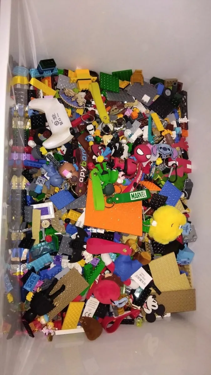 BRAND New HD Projector(Not a Toy) ....Huge Box - Image 2